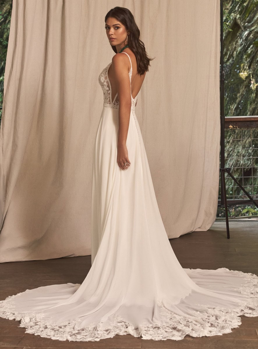66286 dos Lillian West robe de mariée fluide simple épurée top dentelle décolleté bretelles fines jupe mousseline traîne festonnée de dentelle magasin de robes de mariée Paris