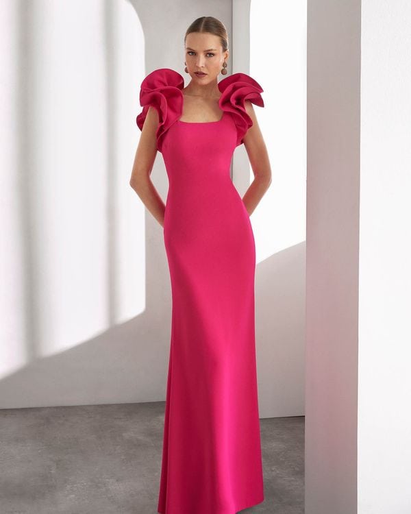9TB3 face Rosa Clara robe de soirée longue encolure carré manches volants dos nu robe maman des mariés magasin de robes de soirée Paris