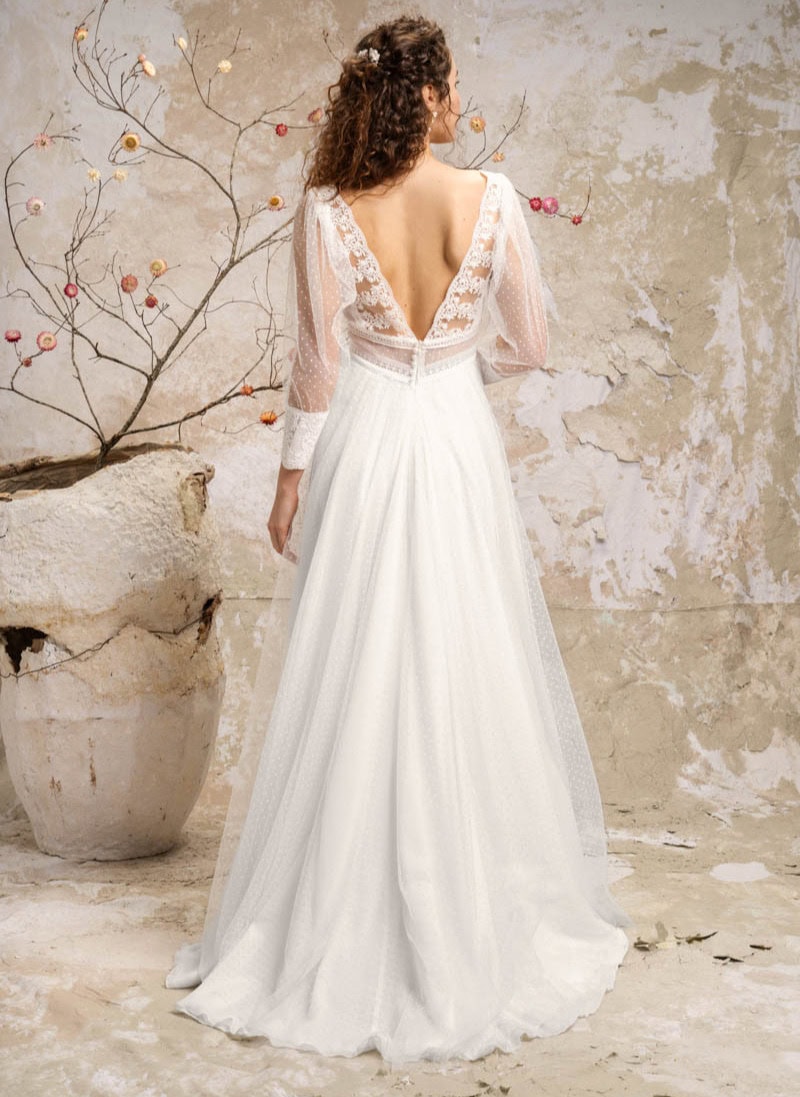 Dorine dos Elsa Gary robe de mariée trapèze fluide simple légère tulle plumetis décolleté V manches longues magasin de robes de mariée Annecy