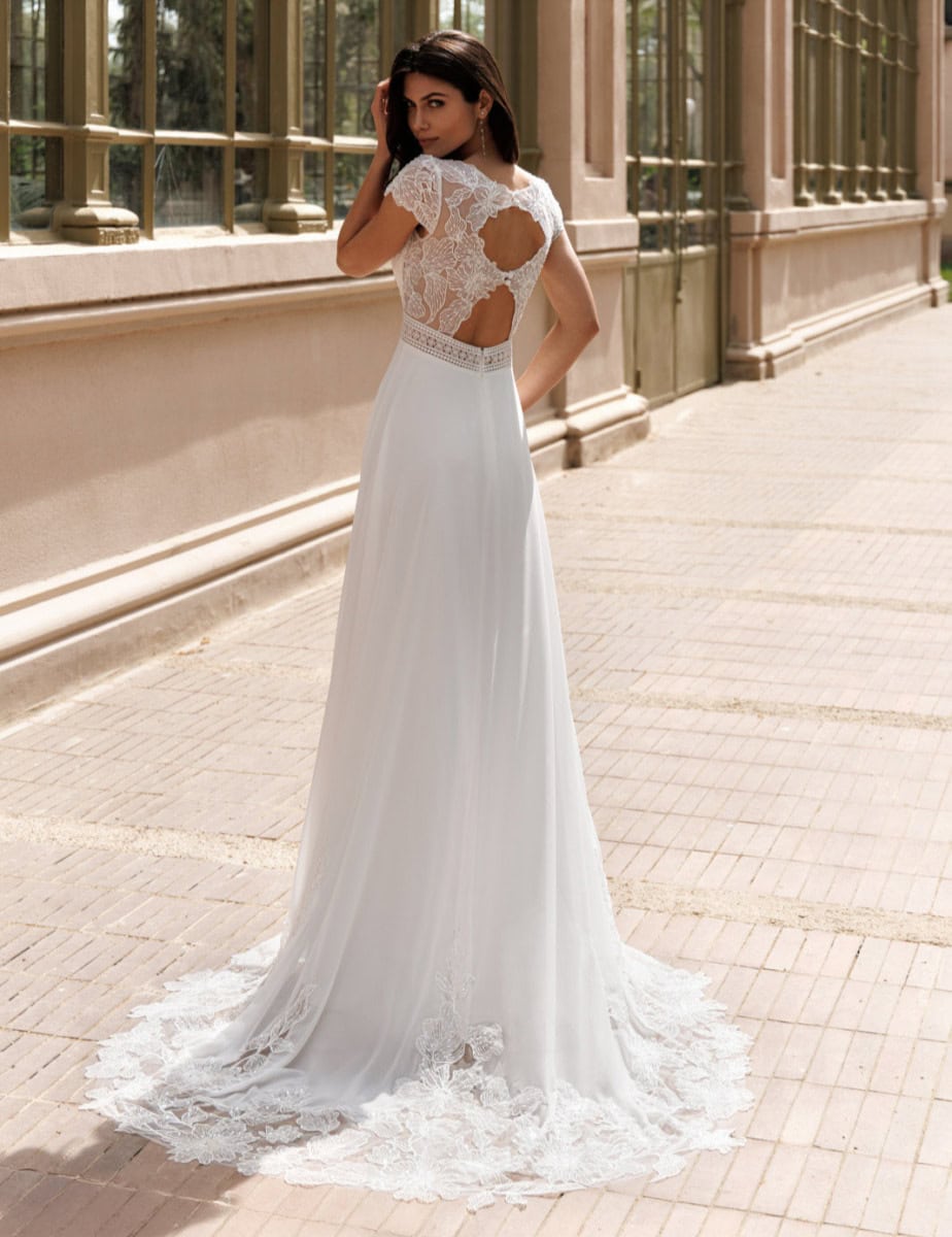 EB0239 dos Ellebeline robe de mariée fluide épurée simple contemporaine top crêpe dentelle décolleté V manchettes dentelle jupe fluide mousseline magasin de robes de mariée Annecy