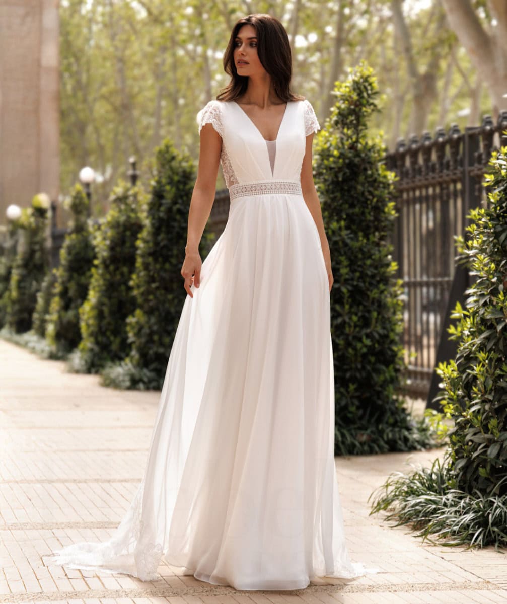 EB0239 face Ellebeline robe de mariée fluide épurée simple contemporaine top crêpe dentelle décolleté V manchettes dentelle jupe fluide mousseline magasin de robes de mariée Annecy