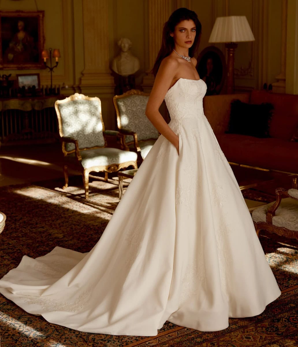 Jordan face Justin Alexander robe de mariée mikado satin bustier vague dentelle jupe princesse traîne magasin de robes de mariée Paris