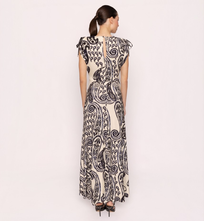 53107 dos Carla Ruiz robe de soirée longue encolure ronde drapée magasin de robes de soirée Paris