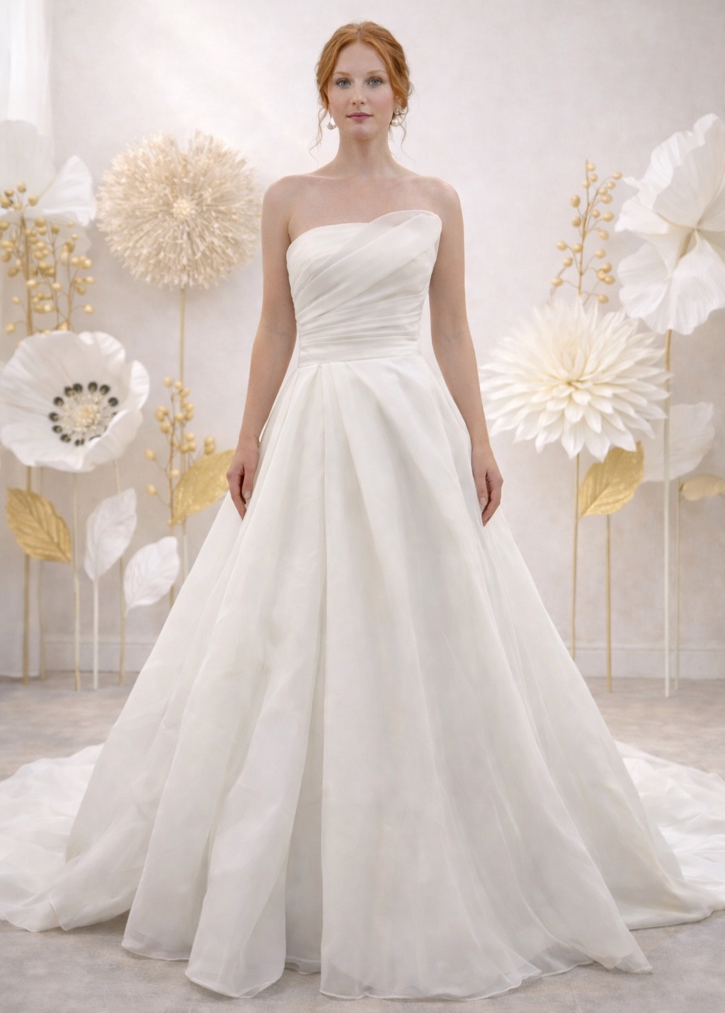 Alysson face Atelier Novias robe de princesse organza bustier droit drapé traîne magasin de robes de mariée Annecy