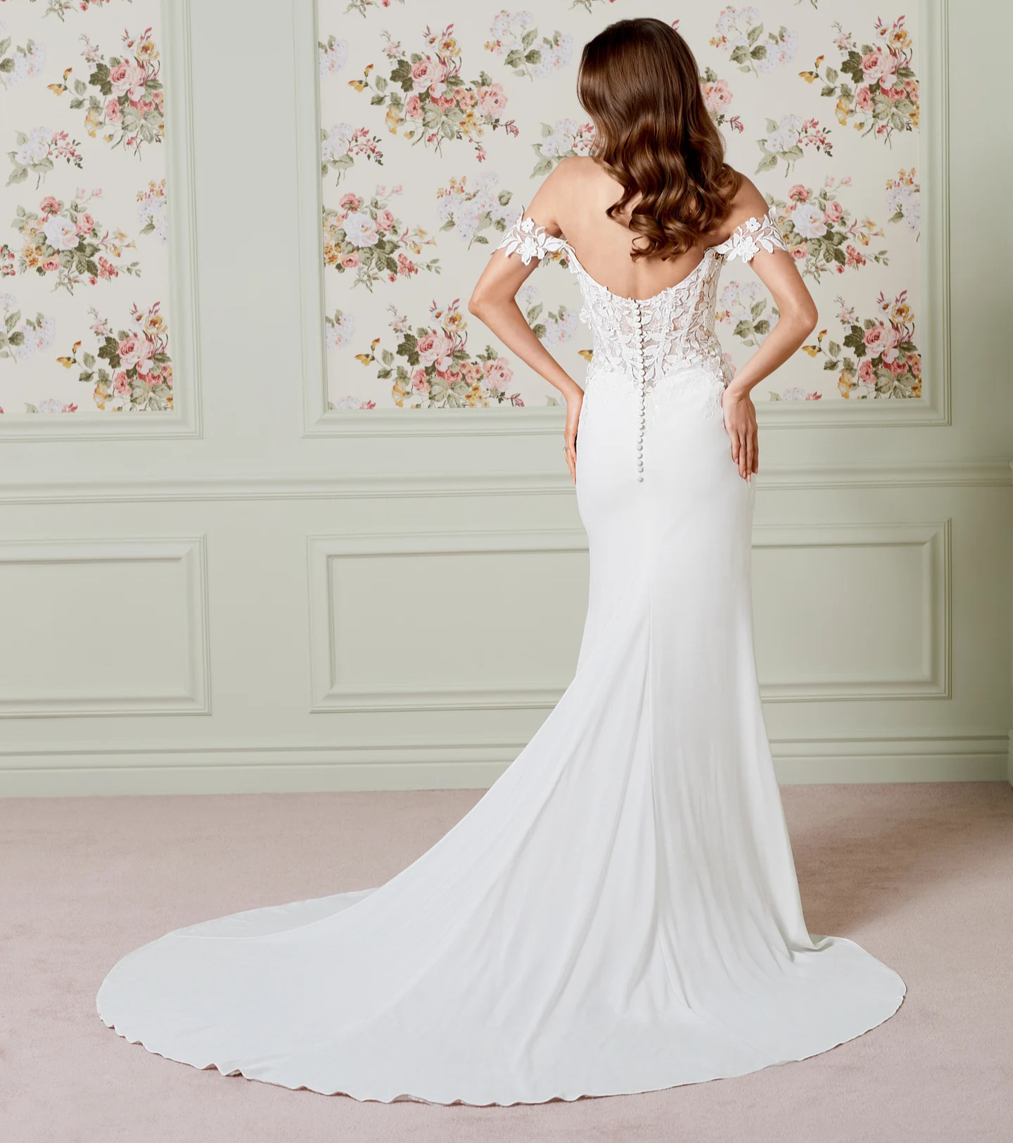 Blythe dos Justin Alexander robe de mariée sirène crepe dentelle bustier coeur manchettes traîne magasin de robes de mariée Annecy