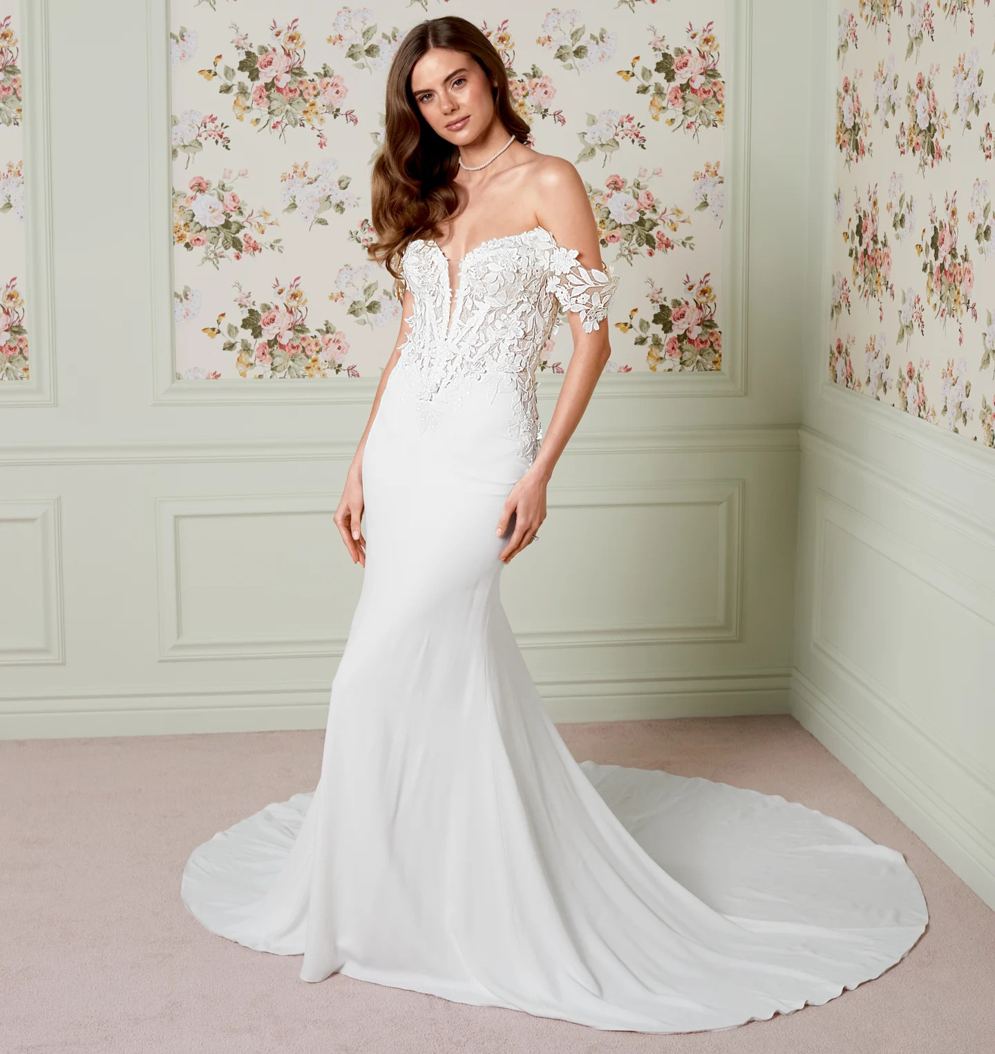 Blythe face Justin Alexander robe de mariée sirène crepe dentelle bustier coeur manchettes traîne magasin de robes de mariée Annecy