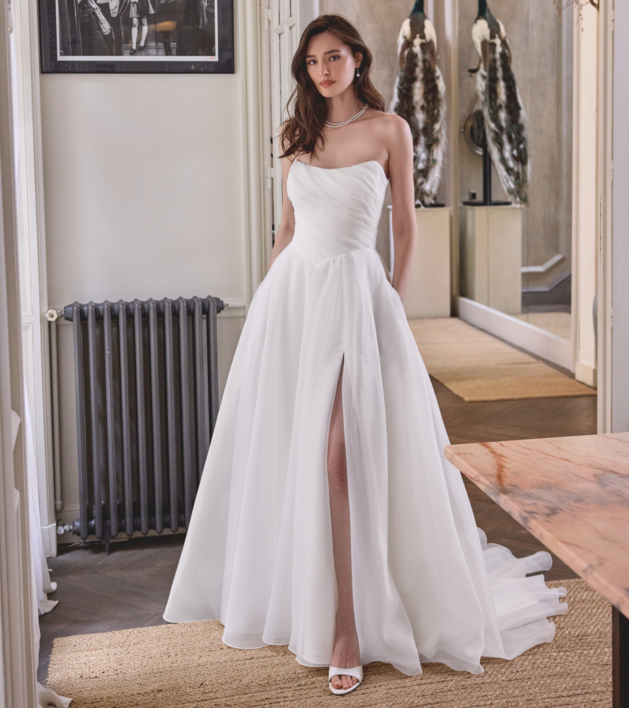 Chloe-aja face Justin Alexander robe de mariée proncesse organza bustier vague drapé jupe fendue magasin de robes de mariée Annecy