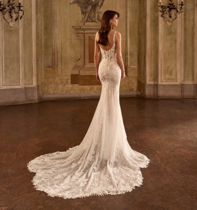 Gazania dos Alberto Palatchi robe de mariée sirène dentelle décolleté carré bretelles traîne magasin de robes de mariée Annecy