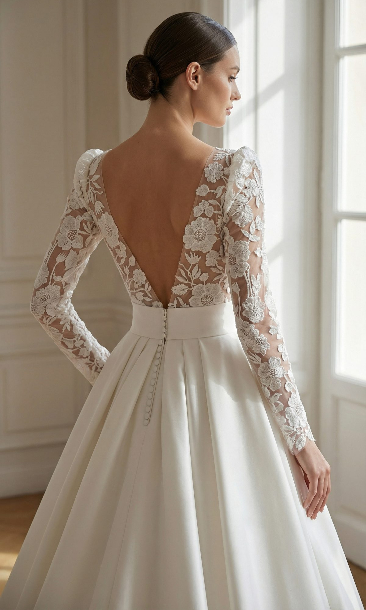 Gerardina dos MS Moda robe de mariée princesse satin mikado dentelle guipure col rond manches longues magasin de robes de mariée Paris
