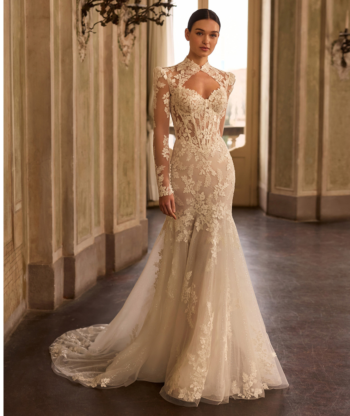 Heliconia face Alberto Palatchi robe de mariée sirène dentelle bustuer coeur pointe traîne bolero manches longues magasin de robes de mariée Annecy