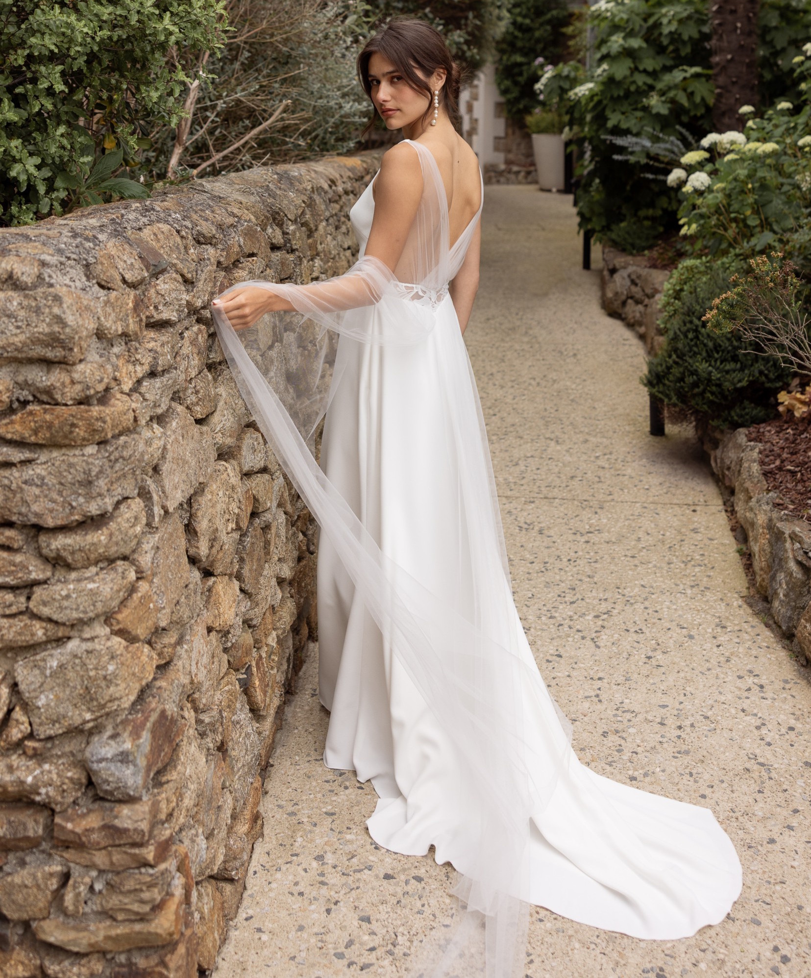 Lagon dos Lambert Créations robe de mariée fluide mousseline dentelle robe de mariée évasée magasin de robes de mariée Paris Annecy