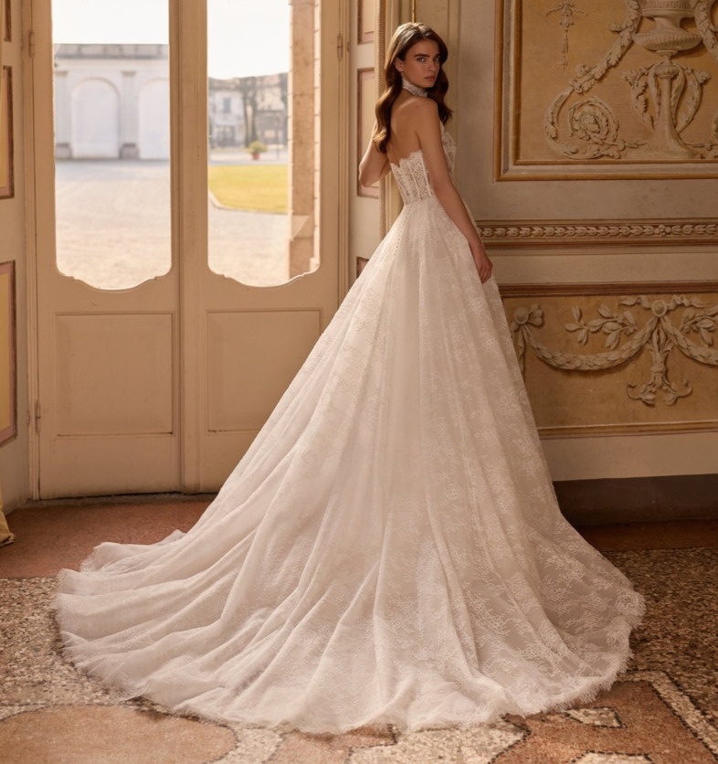 Magnolia dos Alberto Palatchi robe de mariée A-line trapèze princesse col américain dentelle traîne magasin de robes de mariage O'scarlett Annecy