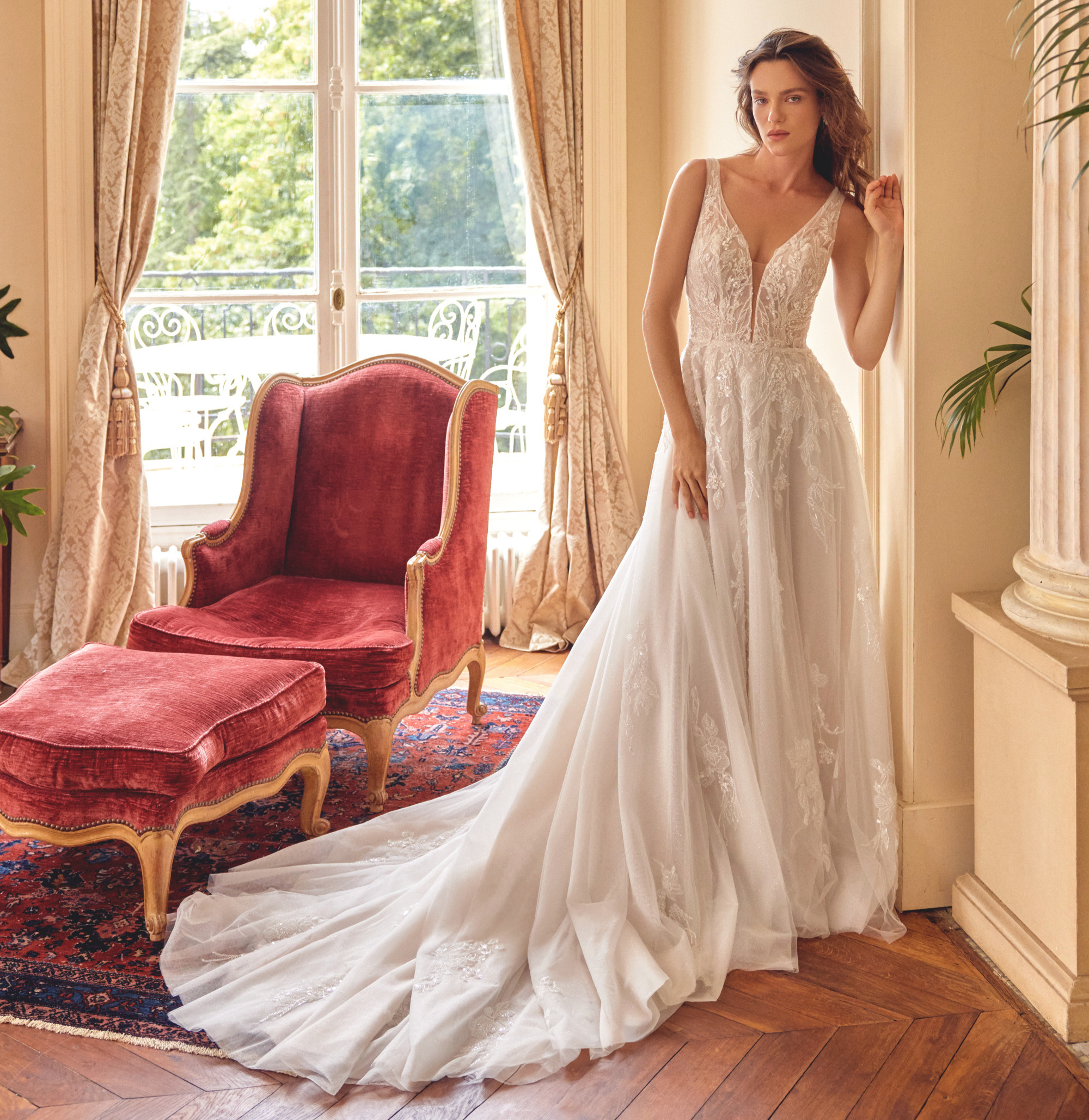 Melina face Justin Alexander robe de mariée trapèze A-line dentelle traîne magasin de robes de mariée Annecy