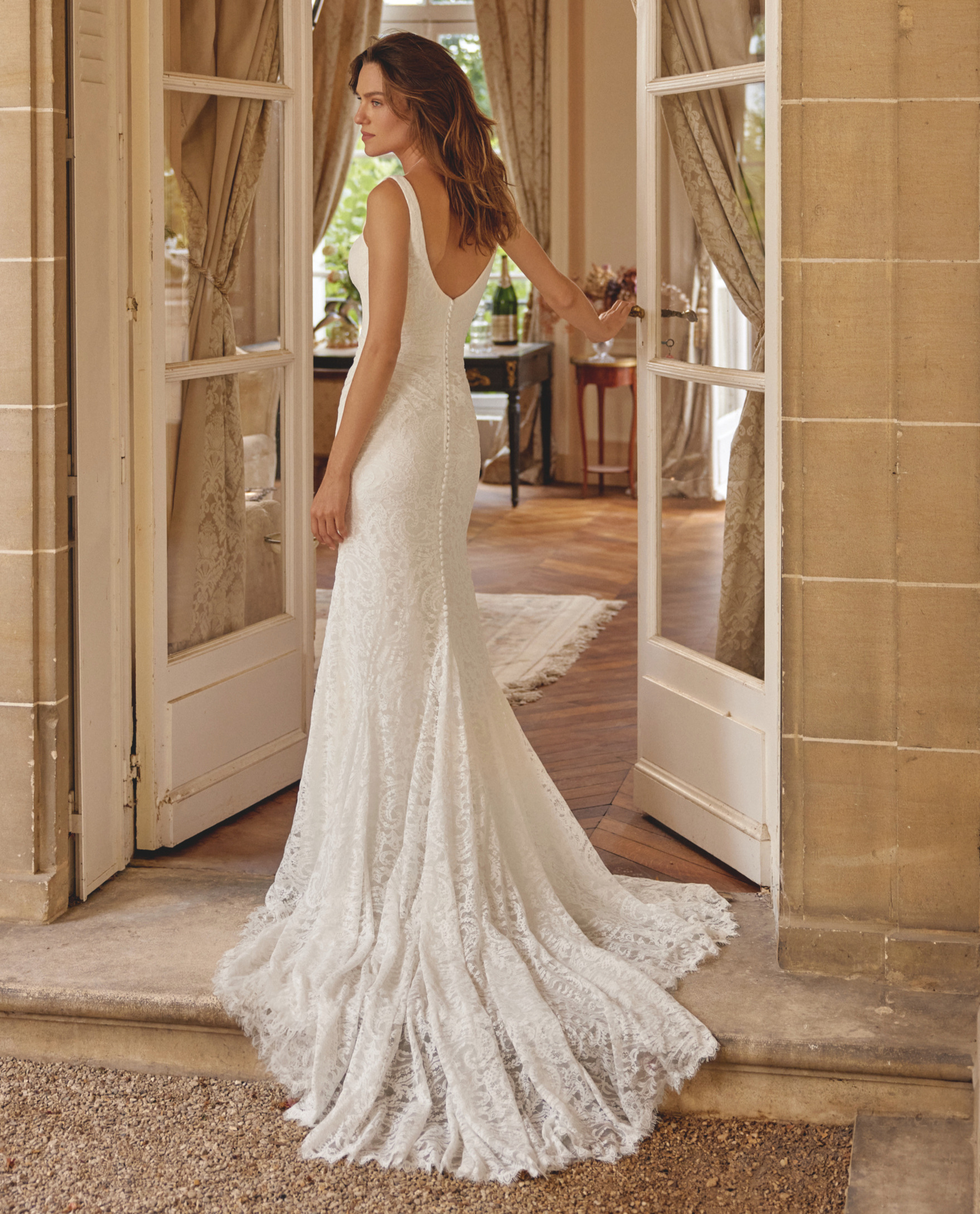 Mercer dos Justin Alexander robe de mariée sirène en dentelle décolleté carré traîne magasin de robes de mariée Annecy