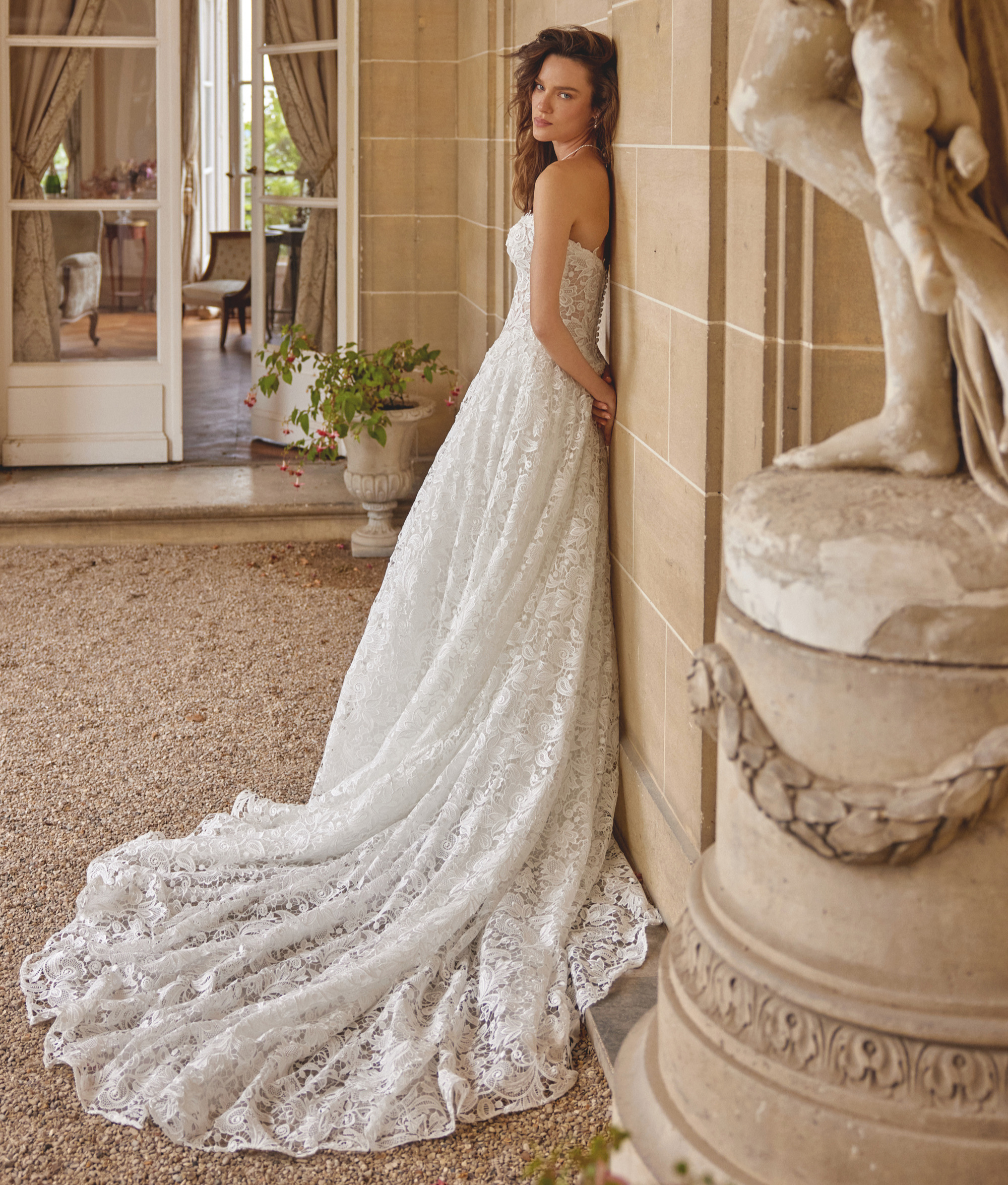 Mirabelle dos Justin Alexander robe de mariée A-line trapèze bustier coeur robe dentelle bustier pointe traîne magasin de robes de mariée Nogent sur Marne