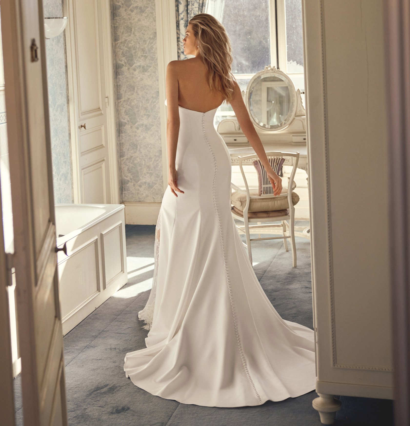 Noryn dos Justin Alexander robe de mariée sirène satin bustier drapé traîne fente magasin de robes de mariée Nogent sur Marne