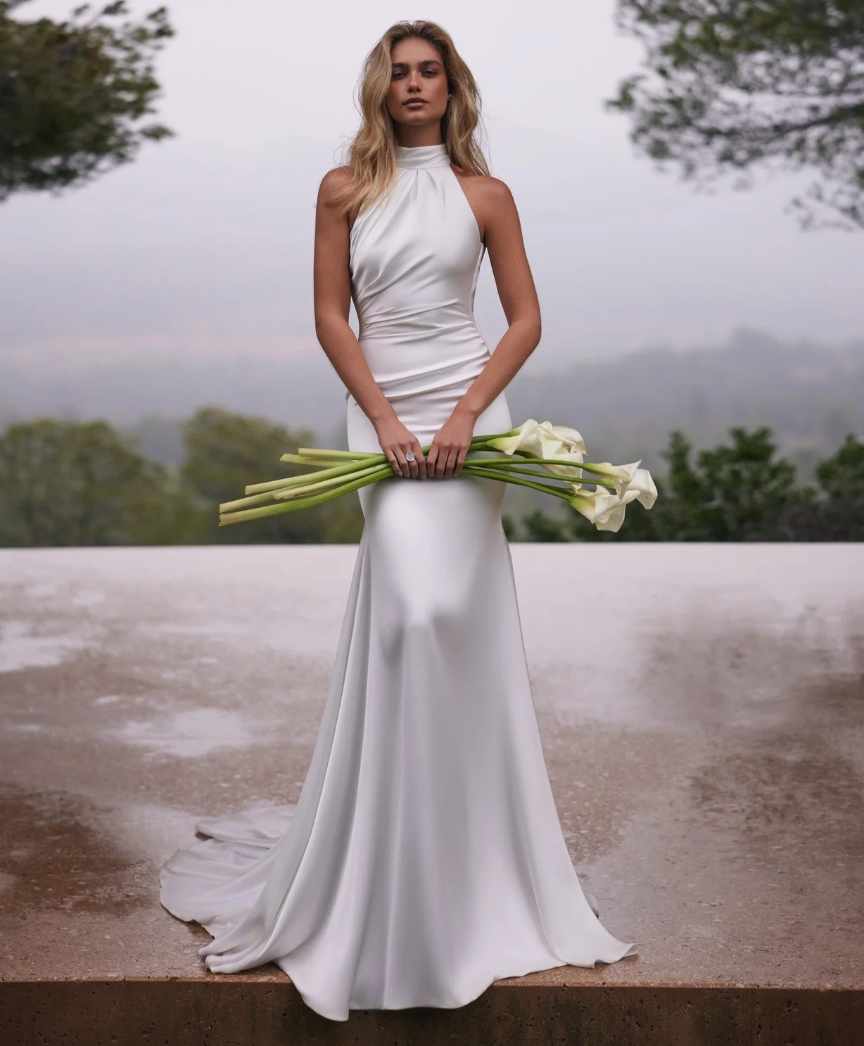 Ricci face Eva Lendel robe de mariée sirene drapée col americain traîne magasin de robes de mariée Paris