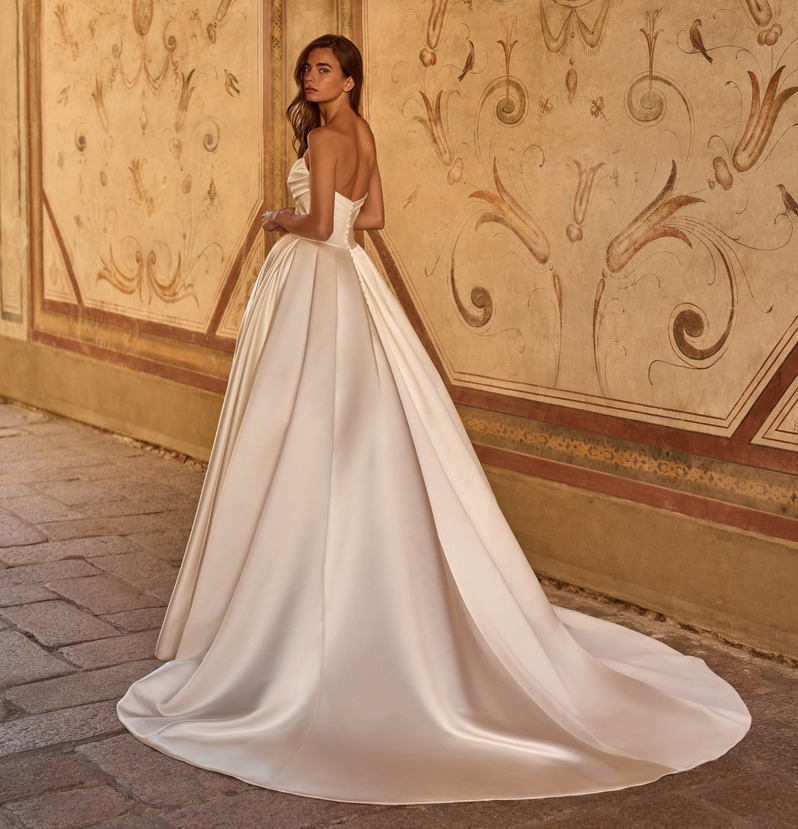 Selena dos Alberto Palatchi robe de mariée princesse satin bustier droit drapé traîne magasin de robes de mariée Annecy