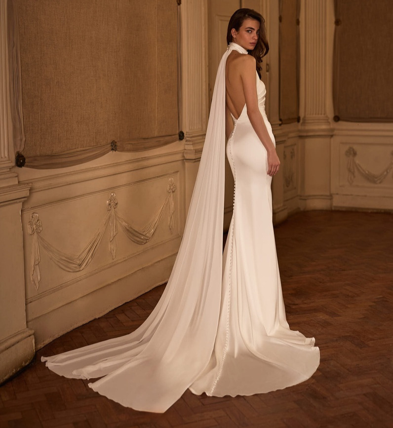 Tami dos Alberto Palatchi robe de soirée satin sirène drapée encolure américaine traîne magasin de robes de mariée Annecy