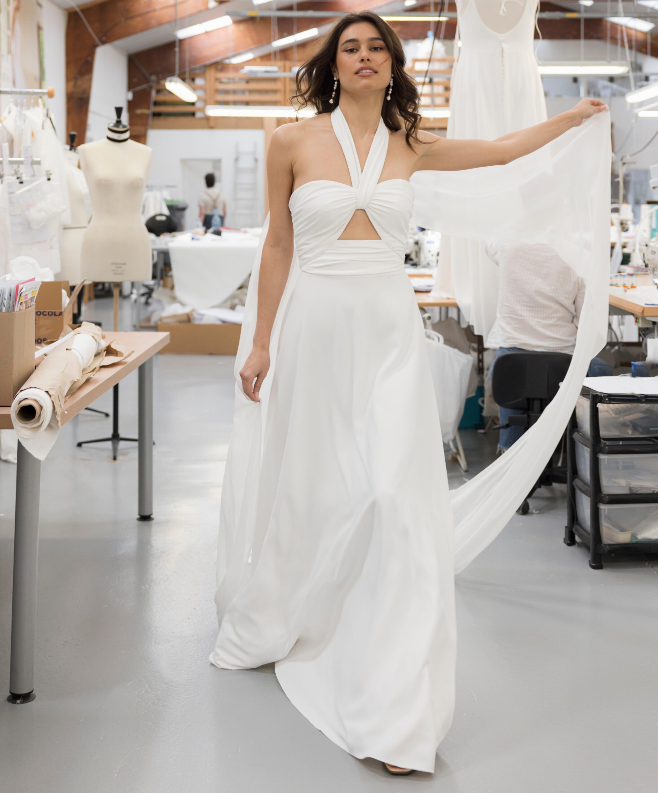 solstice face Lambert Créations robe de mariée fluide crêpe taille haute soutien gorge traîne magasin de robes de mariée Paris