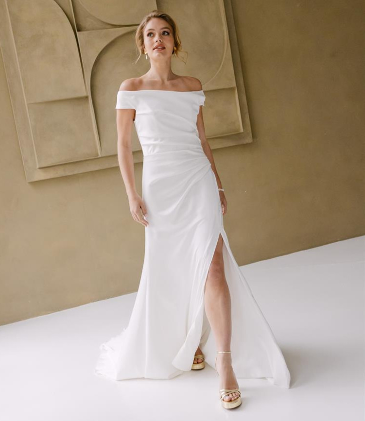 Benedict1 face Marylise robe de mariée sirène trapèze satin col bateau jupe fendue drapé magasin de robes de mariée Paris