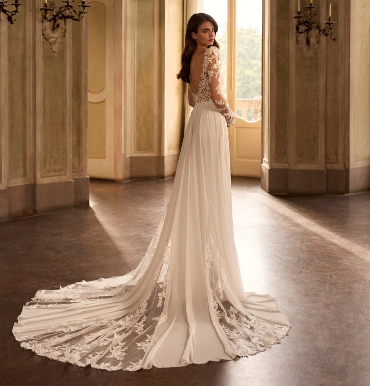 Coral dos Alberto Palatchi robe de mariée fluide trapèze mousseline décolleté V manches longues dentelle amovibles magasin de robes de mariée Annecy