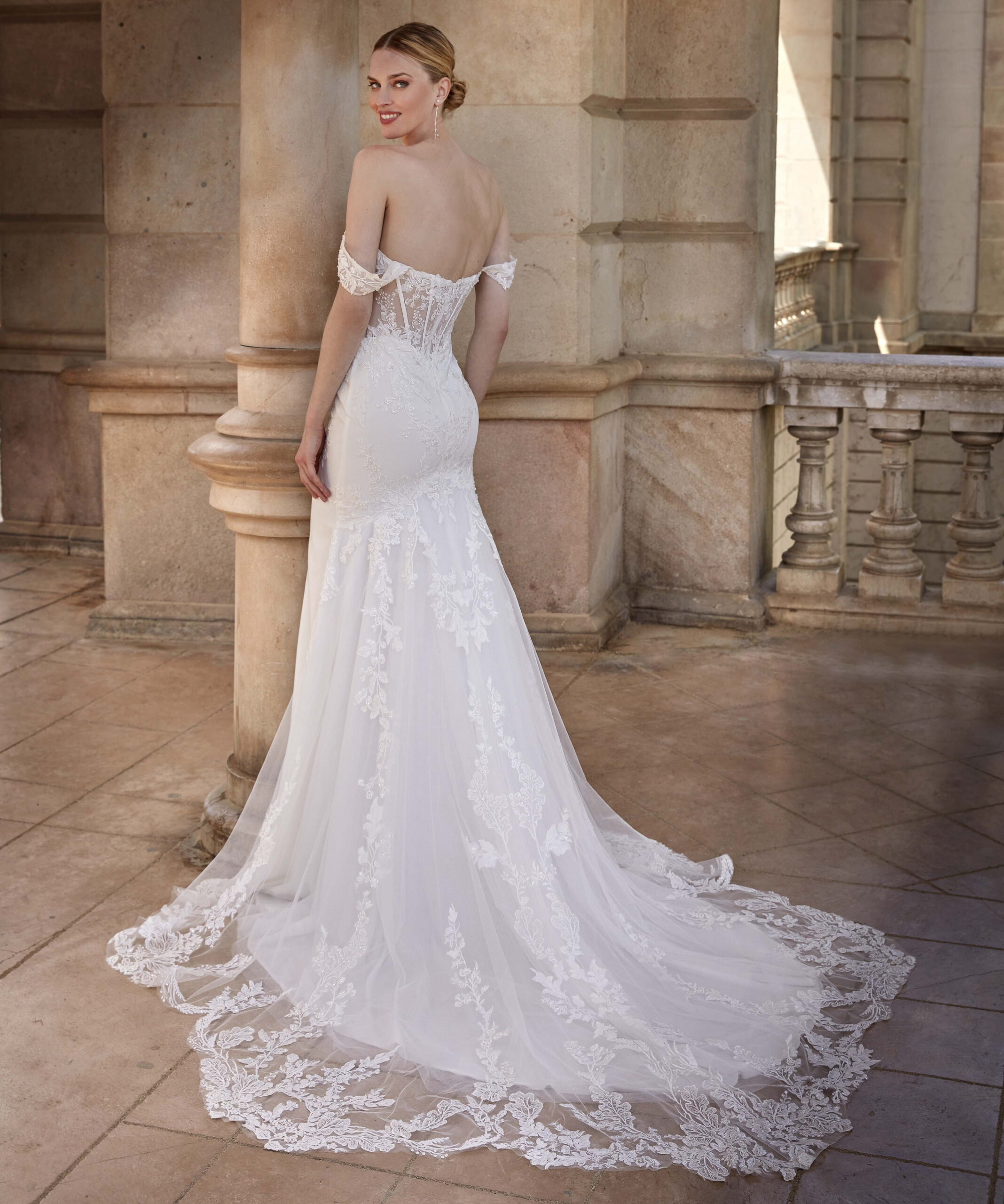 EB0176 dos Ellebeline robe de mariée sirène bustier corset manchettes dentelle traîne magasin de robes de mariée Annecy
