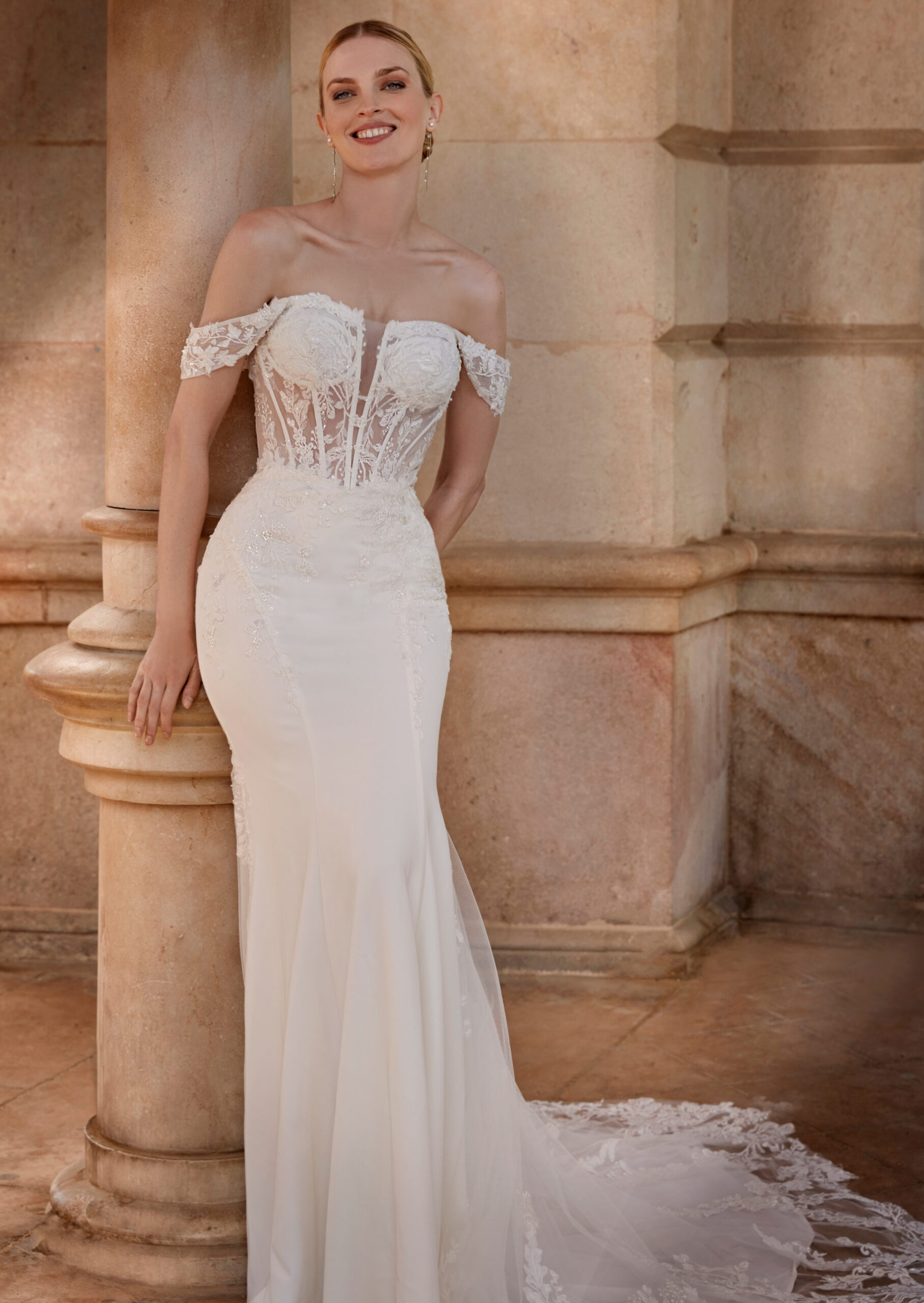 EB0176 face Ellebeline robe de mariée sirène bustier corset manchettes dentelle traîne magasin de robes de mariée Annecy
