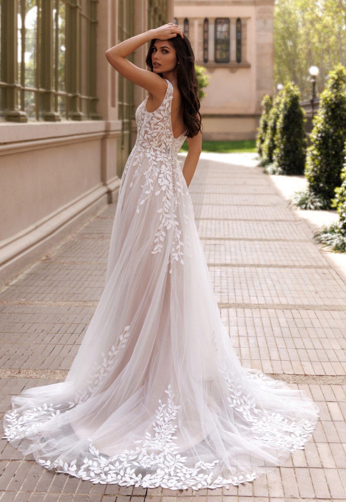 EB0227 dos Ellebeline robe de mariée princesse A-line trapèze tulle dentelle traîne décolleté V magasin de robes de mariée Paris