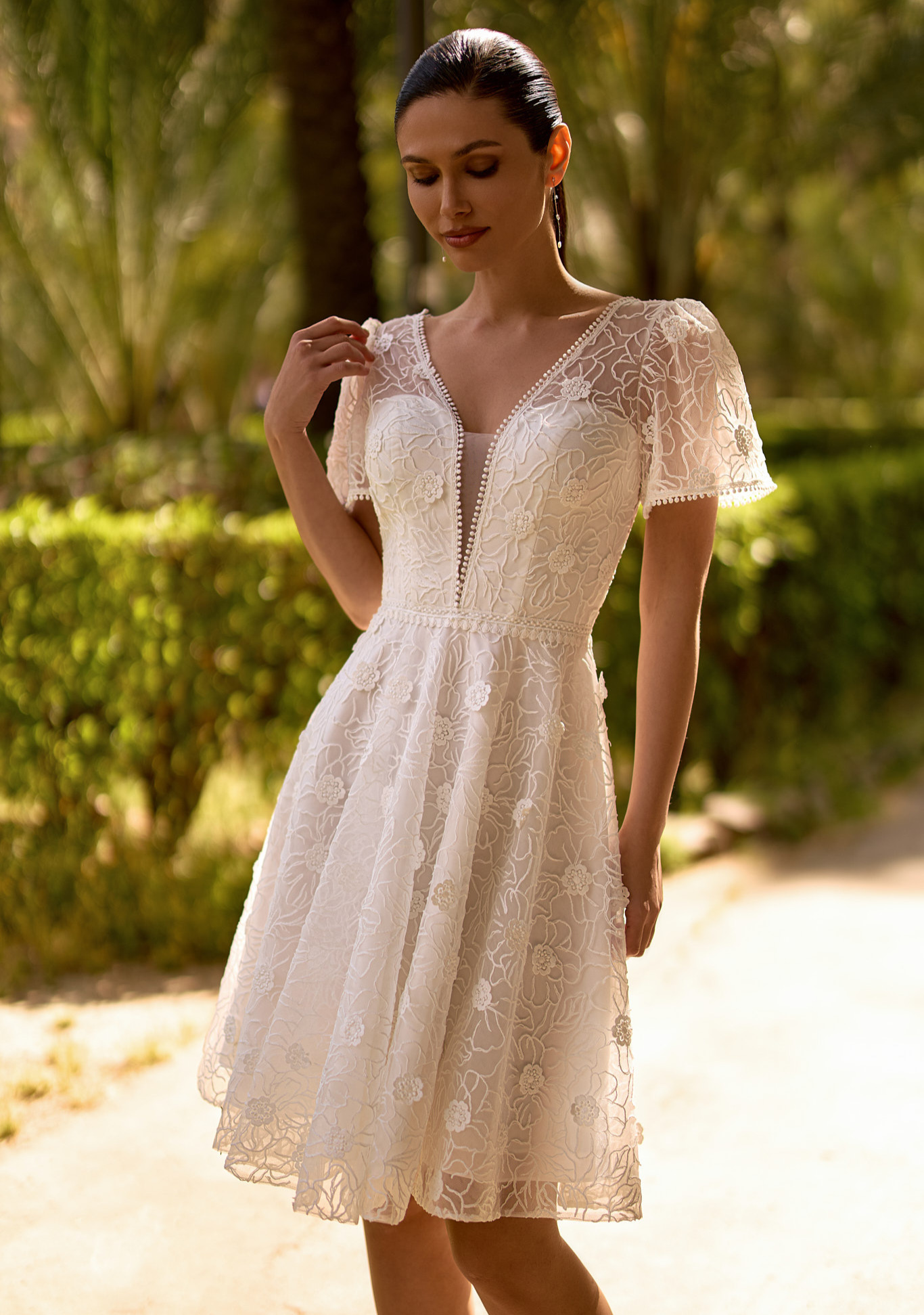EB0319 face Ellebeline robe courte patineuse dentelle manches ballon courte décolleté V ceinture fine taille magasin de robes de mariée Paris
