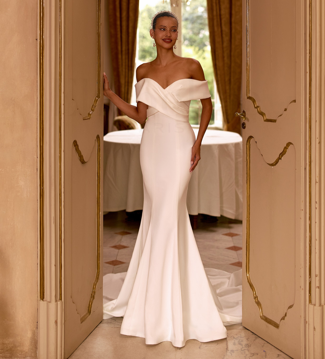 EB0346 face Ellebeline robe de mariée sirène bustier coeur traîne magasin de robes de mariée Annecy