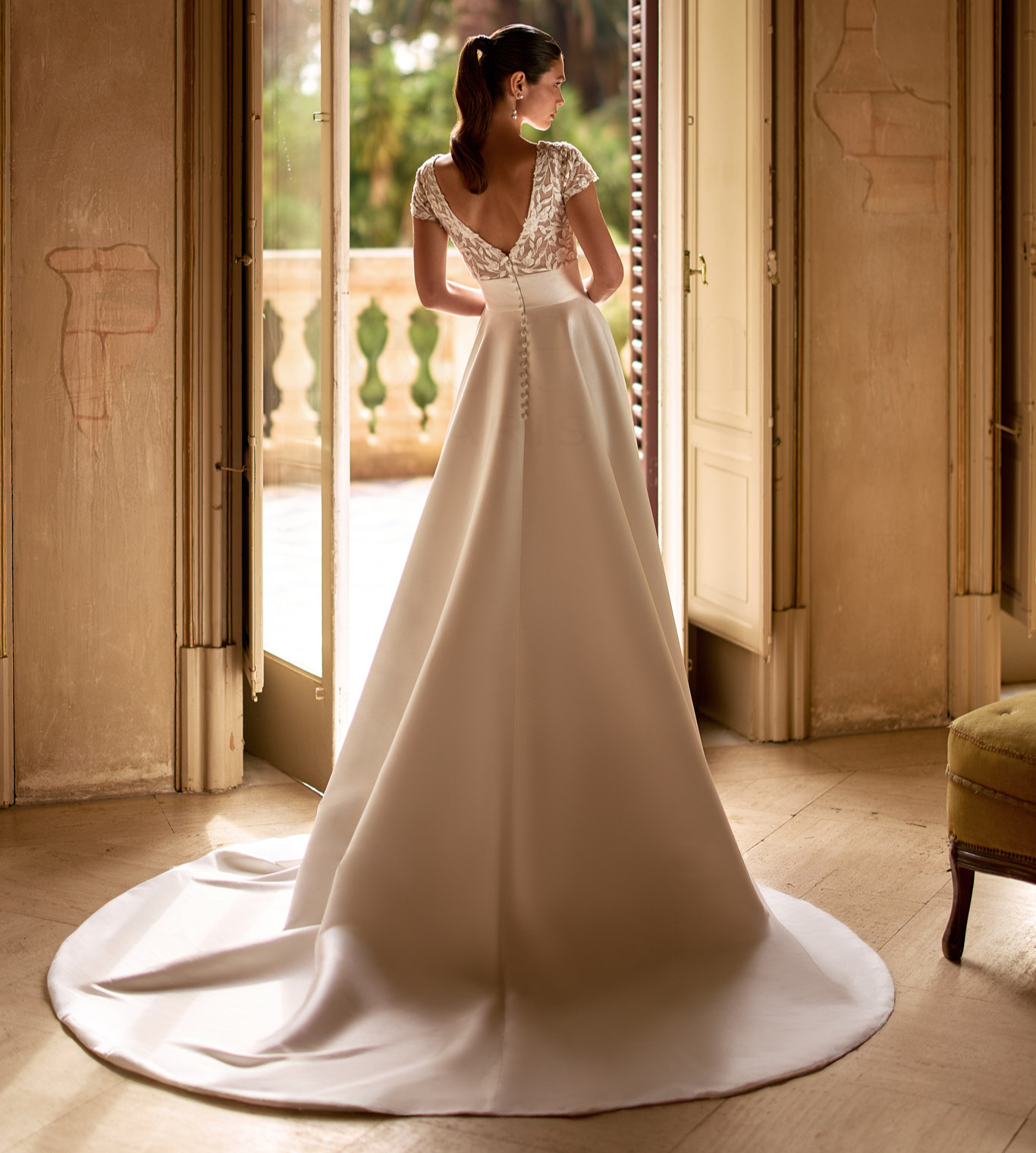 EB0360 dos Ellebeline robe de mariée princesse top dentelle décolleté V ceinture jupe traîne mikado magasin de robes de mariée Paris