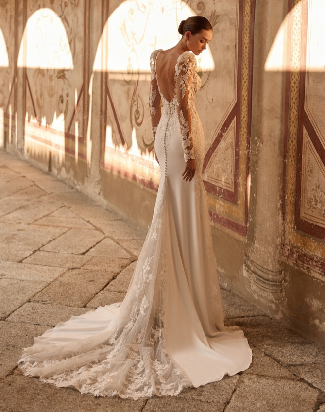 Inna dos Alberto Palatchi robe de mariée sirène jupe crêpe top dentelle traîne dentelle magasin de robes de mariée Annecy