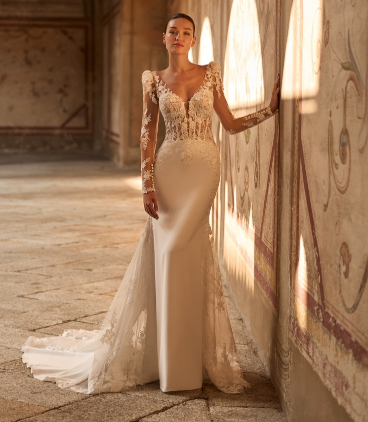Inna face Alberto Palatchi robe de mariée sirène jupe crêpe top dentelle traîne dentelle magasin de robes de mariée Annecy