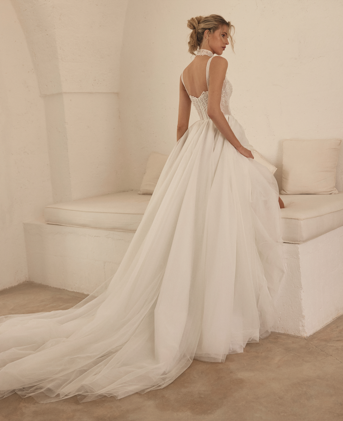 Kirel dos Eva Lendel robe de mariée princesse top dentelle décolleté carré jupe tulle traîne magasin de robes de mariée Paris
