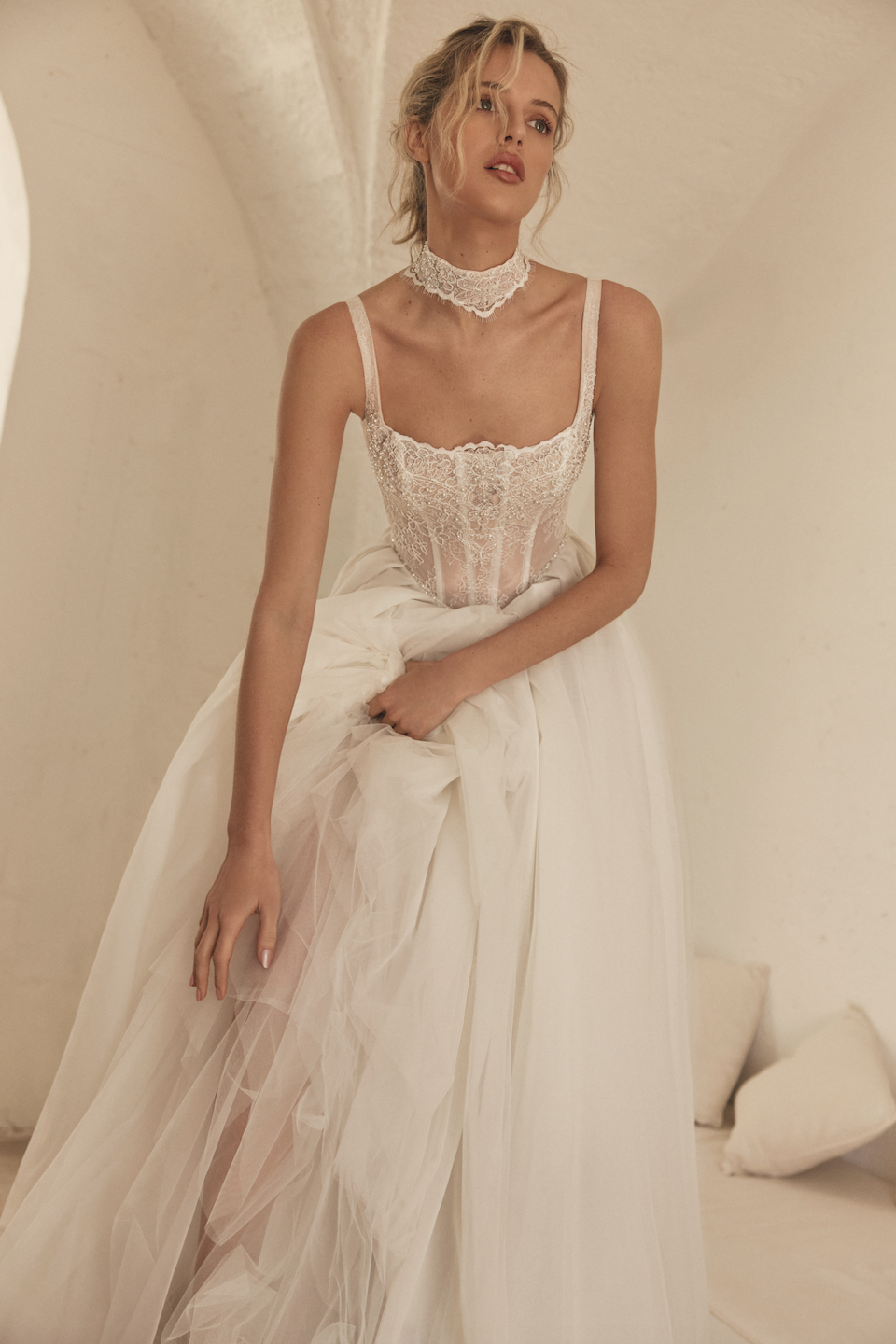 Kirel face Eva Lendel robe de mariée princesse top dentelle décolleté carré jupe tulle traîne magasin de robes de mariée Paris