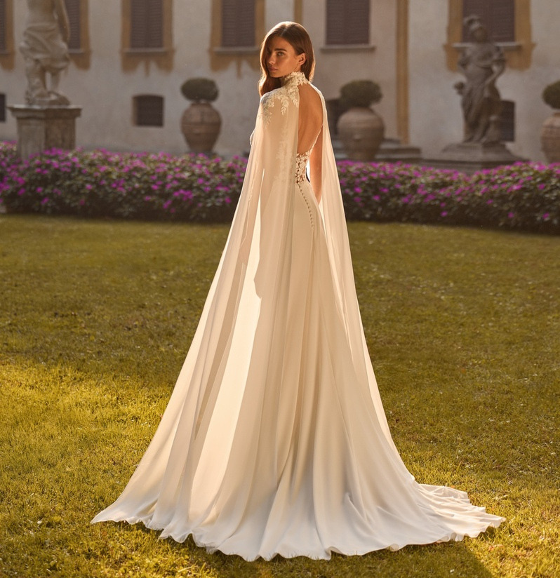 Lena dos Alberto Palatchi robe de mariée fluide top dentelle décolleté V jupe mousseline traîne magasin de robes de mariée Annecy