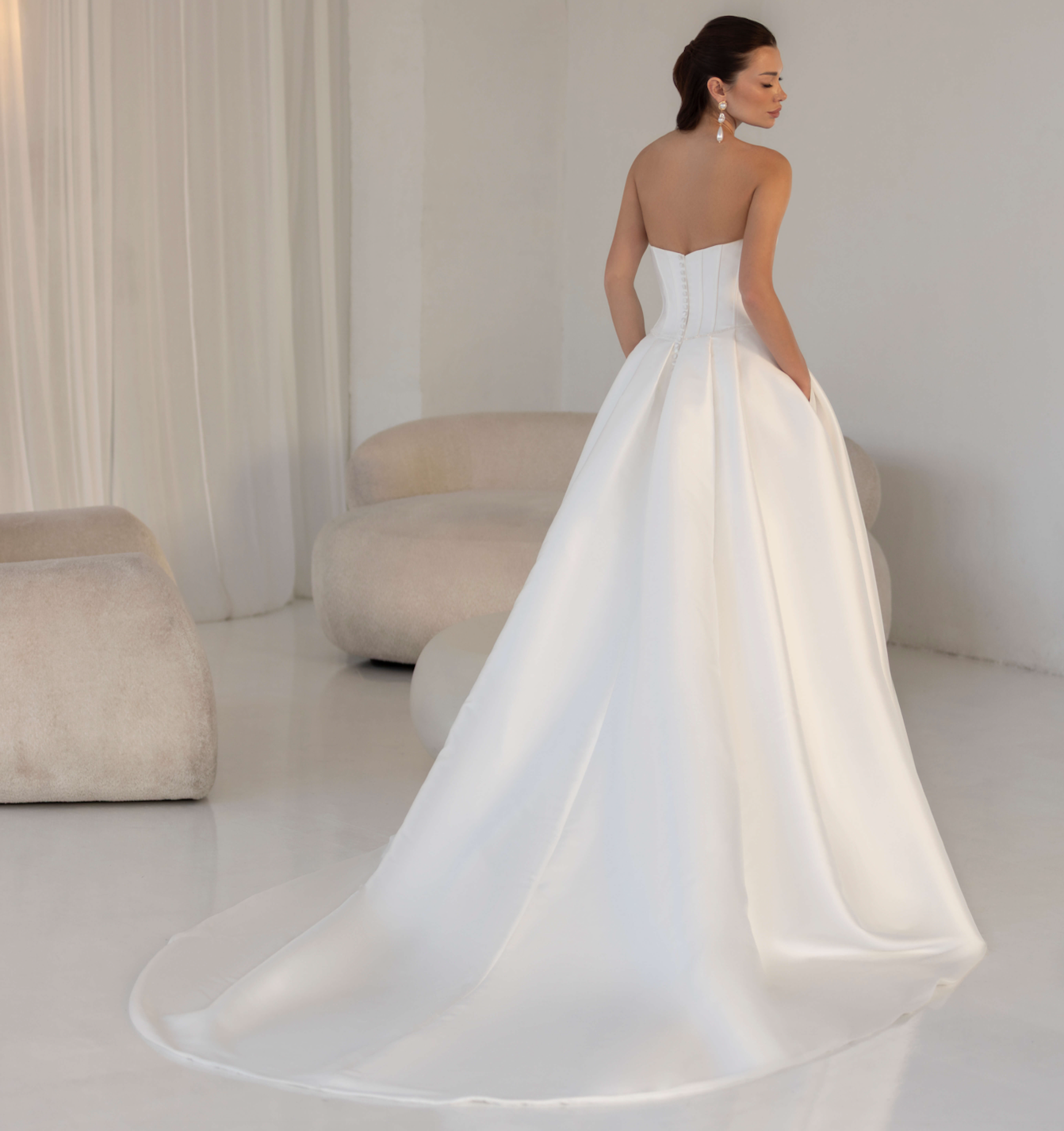Link dos Jarice robe de mariée princesse mikado bustier coeur traîne magasin de robes de mariée Annecy