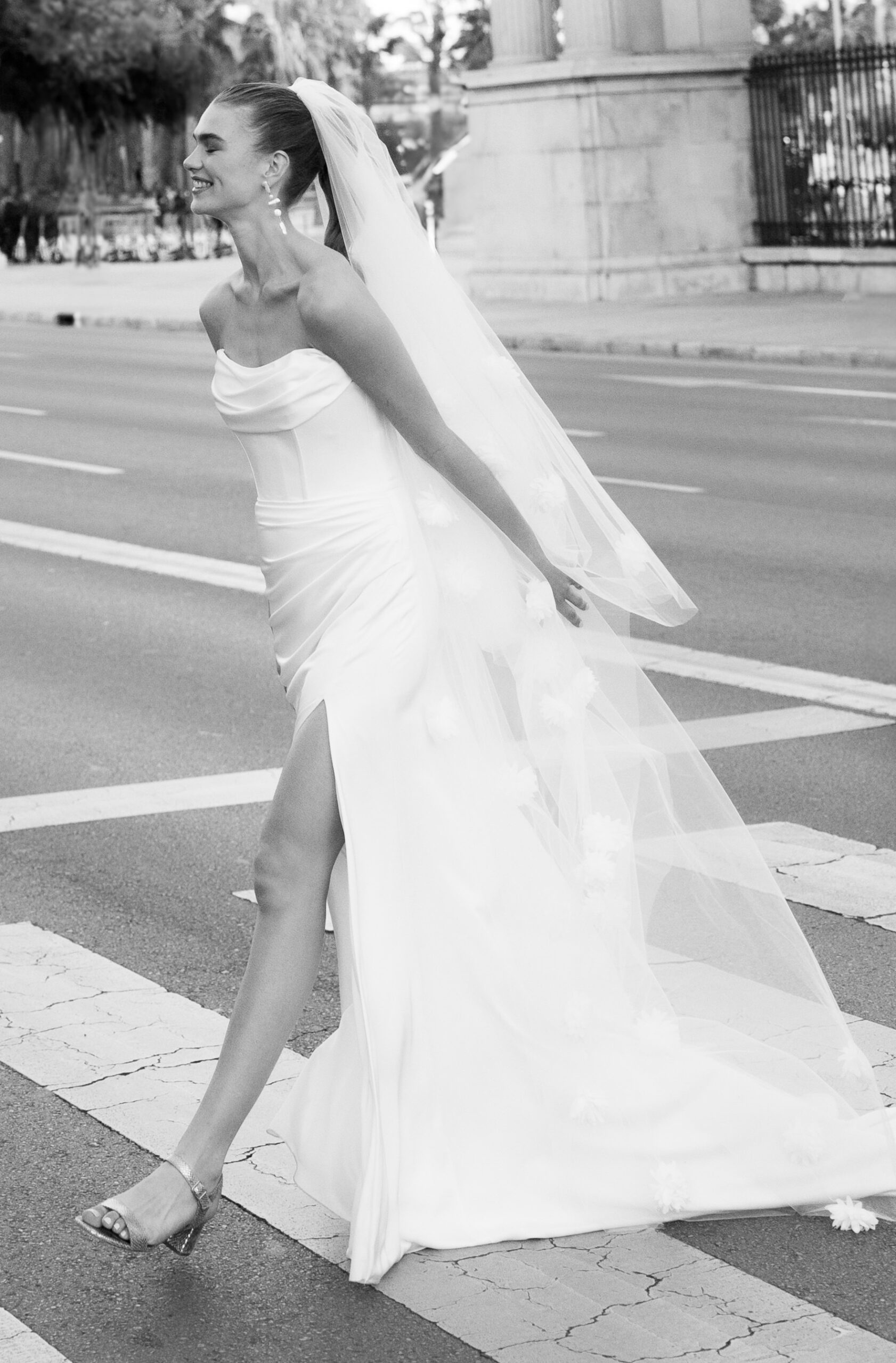 My heart will go on face 2 Marylise robe de mariée fluide sexy glamour top bustier drapé jupe fendue traîne magasin de robes de mariée Paris