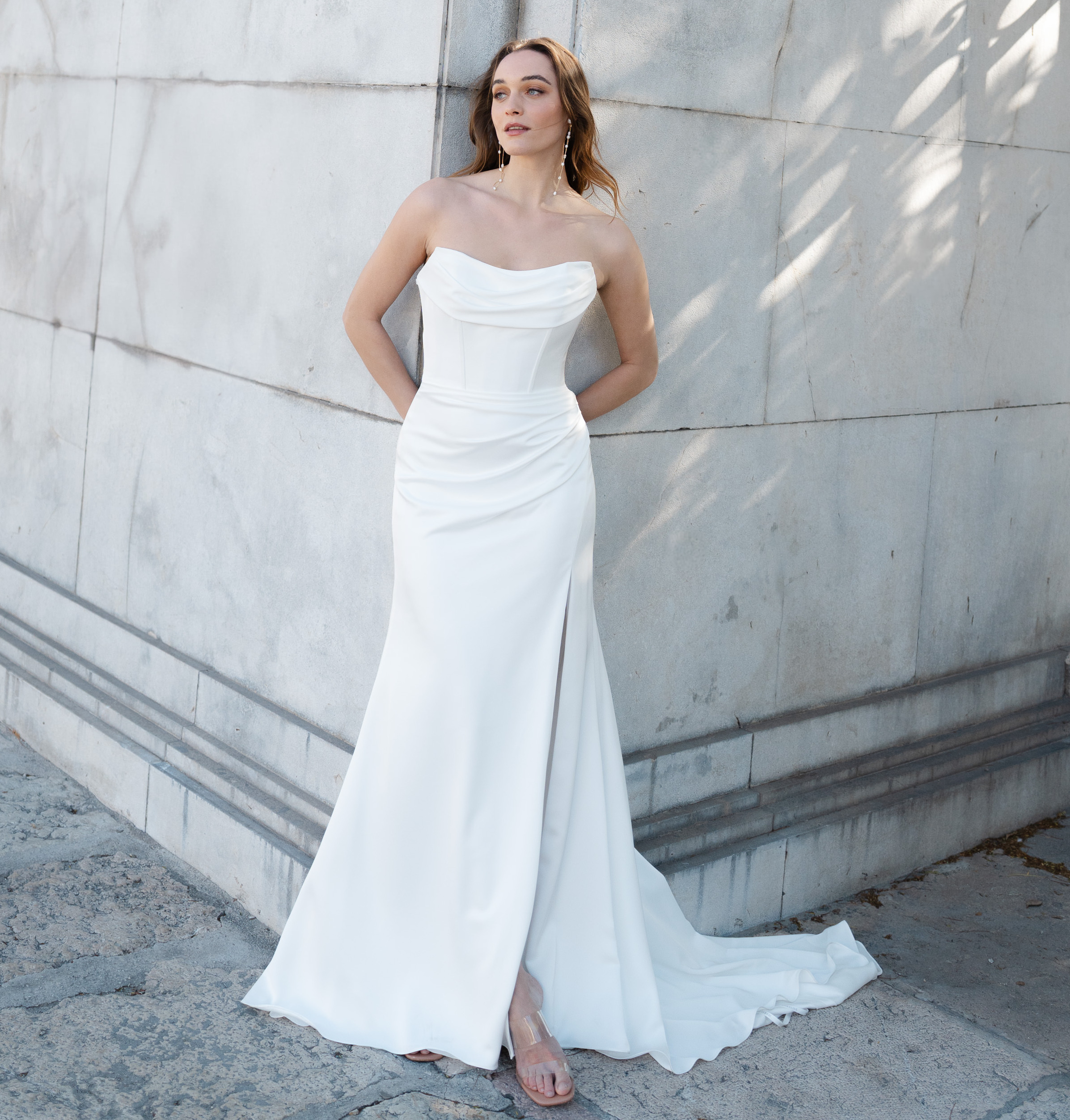 My heart will go on face Marylise robe de mariée fluide sexy glamour top bustier drapé jupe fendue traîne magasin de robes de mariée Paris