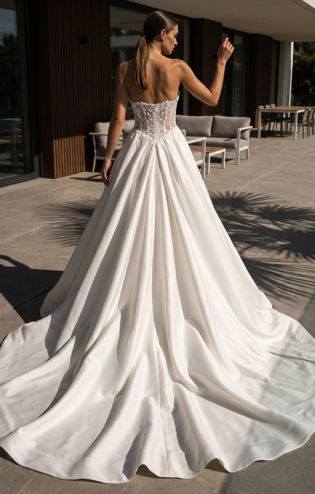 Viretta dos MS MOda robe de mariée princesse mikado bustier pointe noeud jupe fendue traîne magasin de robes de mariage O'scarlett Nogent sur Marne